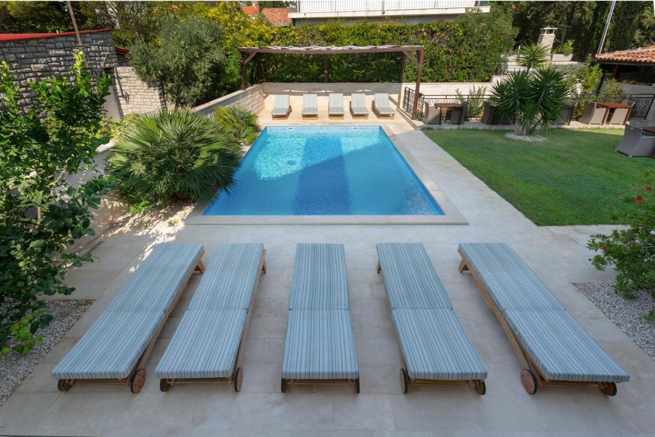 Villa Mediterranea Bol Esterno foto